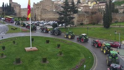 Las fotos de la tractorada que asalta Toledo: quieren ir a la Delegación del Gobierno