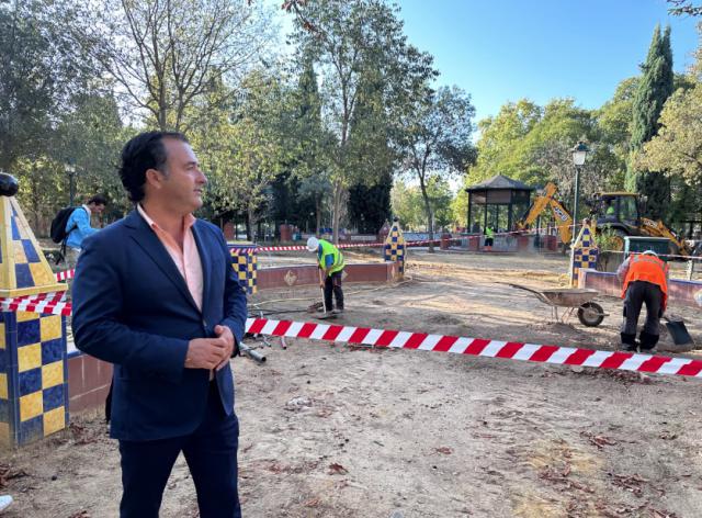 David moreno visitando las obras en los Jardines del Prado