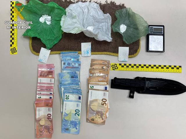 La Guardia Civil detiene a dos personas por tráfico de cocaína