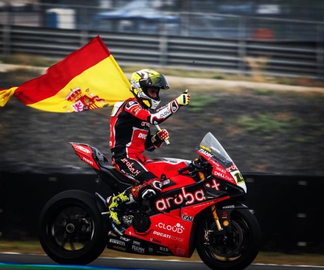 El talaverano Álvaro Bautista arrasa en el Mundial de Superbikes