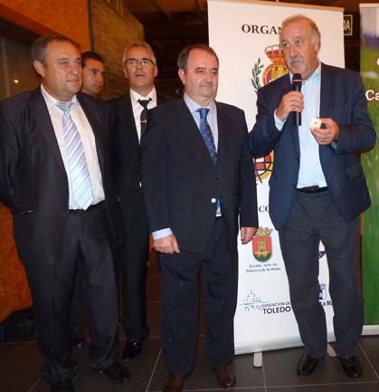 Del Bosque junto a Mariano Gómez en octubre de 2012, también Talavera