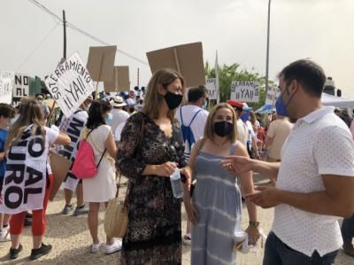 Más de 300 personas se manifiestan para exigir el soterramiento del AVE