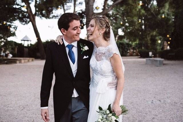 Julián Garvín y Marta Ferrer sellan su amor en una boda llena de ritmo