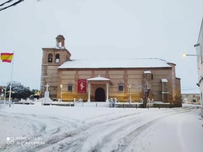 IMÁGENES Y VÍDEO | No te pierdas la nevada de ayer en Navamorcuende y Domingo Pérez