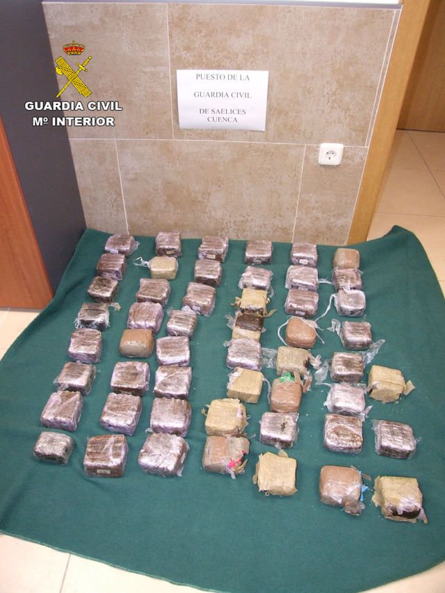 La Guardia Civil detiene a dos personas por tráfico de drogas