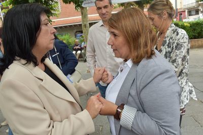 Tita García visita con sus concejales la Feria