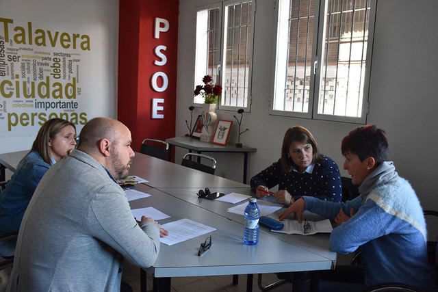 El PSOE incluirá gran parte de las propuestas de la asociación LGTBora en su programa electoral