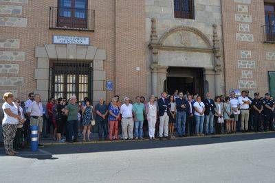 Minuto de silencio en el Ayuntamiento por las víctimas del atentado de Barcelona