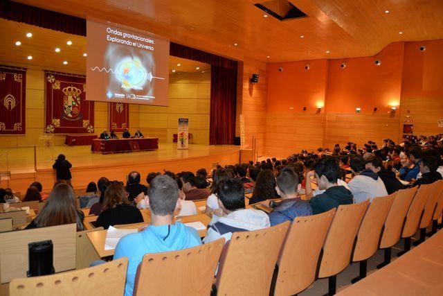 En una conferencia en la UCLM, alude al comienzo de “una nueva era en la astronomía” con el hallazgo que mereció el Nobel de 2017.