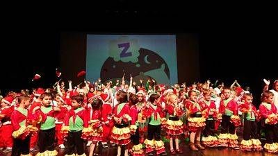 El CEIP San Ildefonso celebra su tradicional Festival de Navidad en el Teatro Palenque