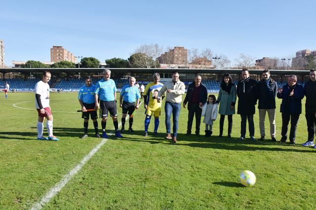 Foto de familia de los participantes.