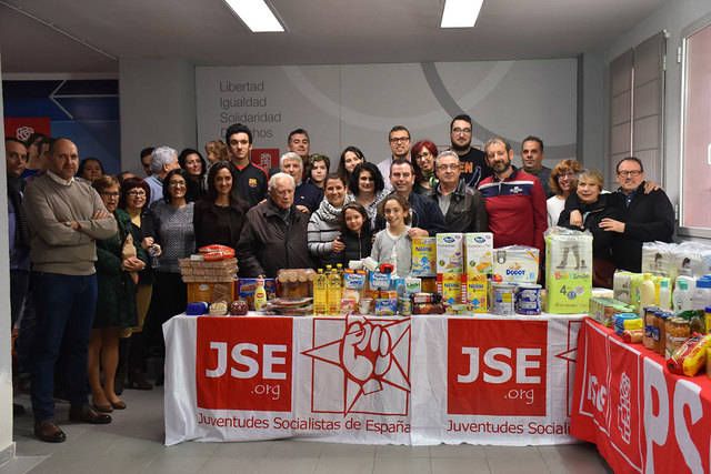 Recogida de más de media tonelada de alimentos para la Asociación Aurelio de León y Cruz Roja