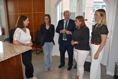 La alcaldesa visita la sede del Colegio Oficial de Abogados de Talavera