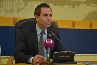 Piden a Ramos, "el alcalde mejor pagado de la región", que trabaje más por la ciudad y respete a los ciudadanos