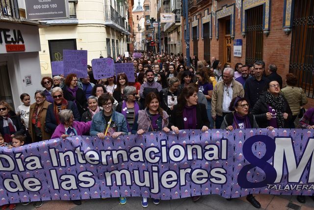 Más de un millar de talaveranos y talaveranas participan en la manifestación de la Plataforma Feminista con motivo del 8M