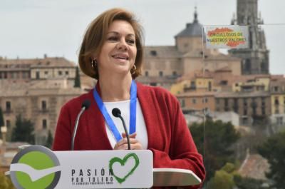 Cospedal lamenta que el Gobierno "socialista y comunista" de CLM "haya tirado por la borda" los pilares del PP