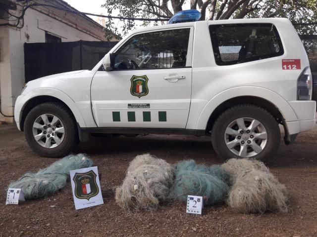 Agentes Medioambientales decomisan varias redes de pesca y trasmallos ilegales