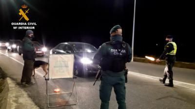 Robo con fuerza, desobediencia grave, conducción temeraria… entre los delitos de cinco personas detenidas