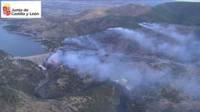 El incendio en El Tiemblo ya ha arrasado 900 hectáreas