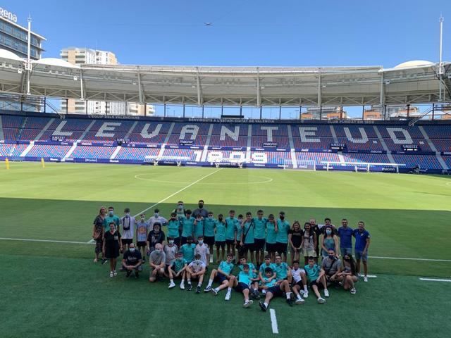 Los chicos de CD Ebora Formación visitan las instalaciones del Levante UD