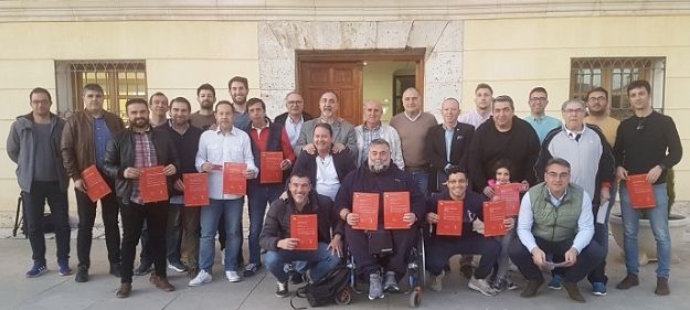 Tradicional foto de familia tras la entrega de diplomas.