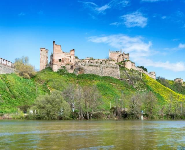 El río Alberche a su paso por Escalona