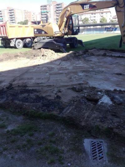 FÚTBOL | Comienzan las obras para cambiar el césped del Municipal El Prado