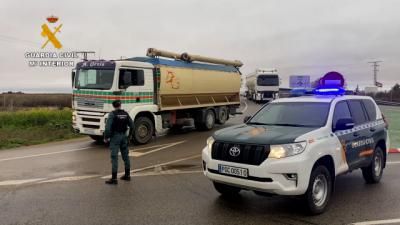 La Guardia Civil de Toledo escolta un convoy masivo de 115 camiones