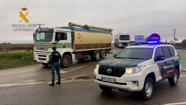 La Guardia Civil de Toledo escolta un convoy masivo de 115 camiones