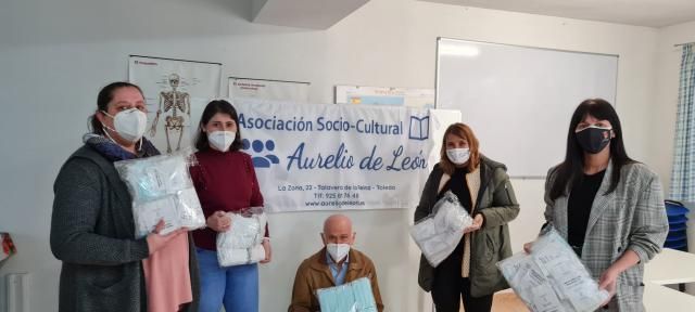 TALAVERA | La alcaldesa entrega mascarillas infantiles a Cáritas, Cruz Roja y a la Asociación Aurelio de León