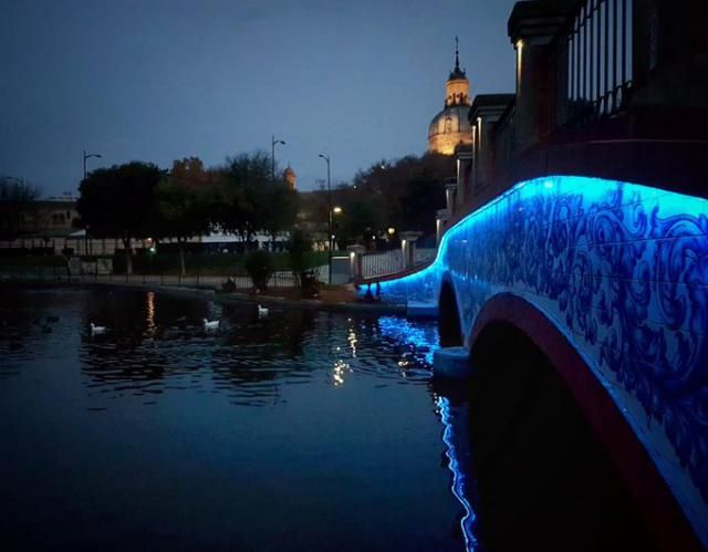 LA ALAMEDA | Talavera se ilumina de azul por el Día Mundial del Autismo