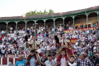 (Vídeo) Tomás Rufo hace historia en Talavera: cuatro orejas y un rabo... y a hombros hasta su hotel