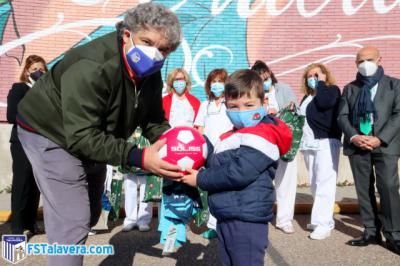 Soliss FS Talavera y El Corte Inglés reparten juguetes para los niños del hospital