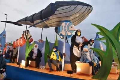 Los Reyes Magos vencen a la Covid y a la lluvia y reparten ilusión a los niños