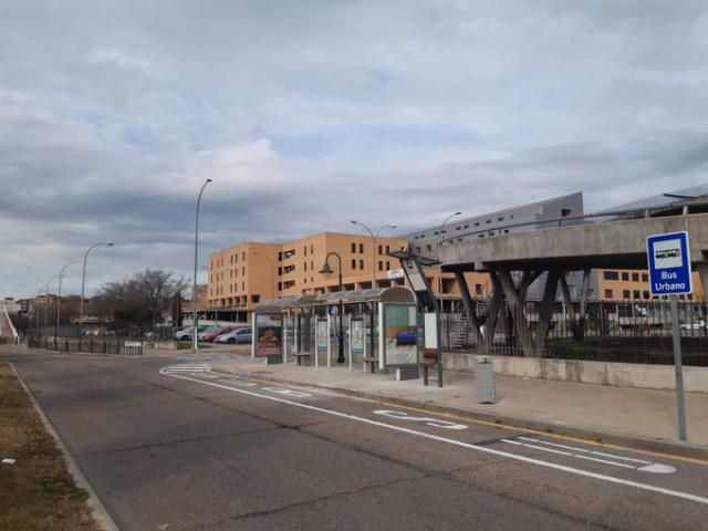 Cambian la parada de autobús urbano del Hospital de Talavera