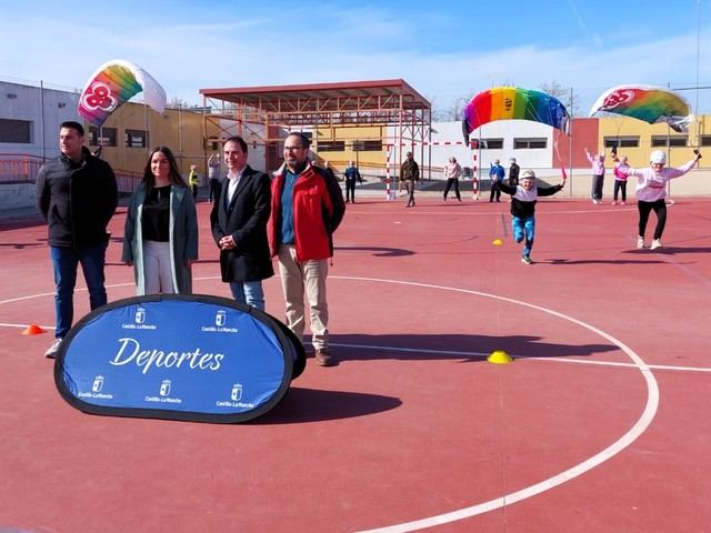 Más de 3.000 estudiantes de primaria de la provincia participan en deportes aéreos