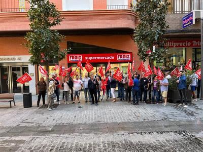 UGT se concentra frente al supermercado Froiz 