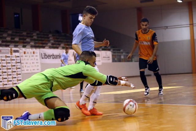 Una imagen del partido en el Javier Lozano..