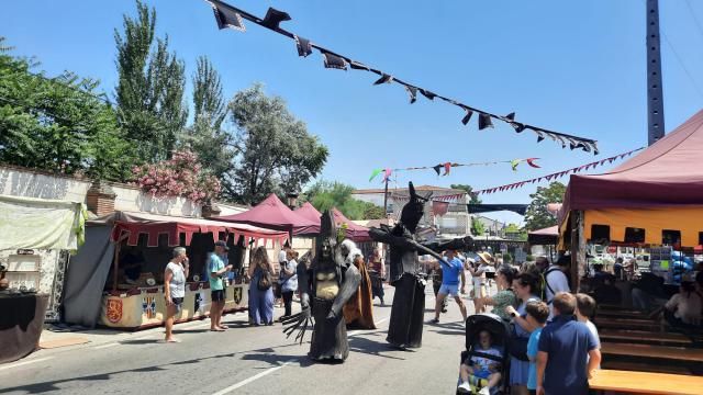 Fotos y vídeo: miles de turistas visitan las jornadas medievales de Escalona