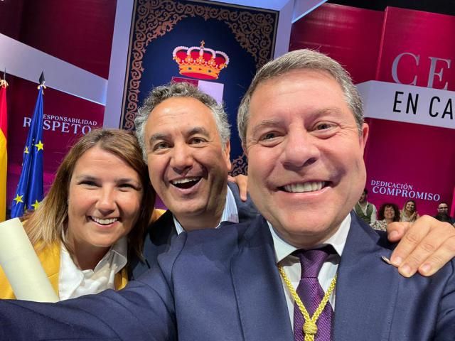 Orgullo talaverano: El selfie de Page y Tita con Roberto Brasero