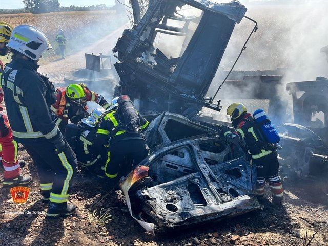 Muere un conductor al chocar contra un camión en Añover del Tajo