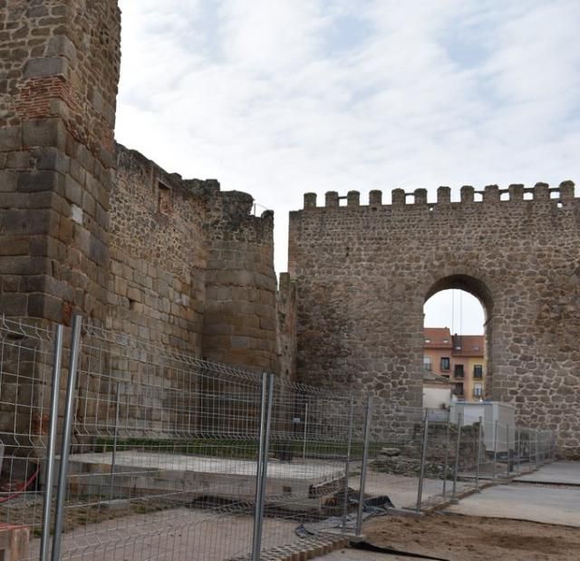 La muralla de El Charcón se podrá visitar a principios de año