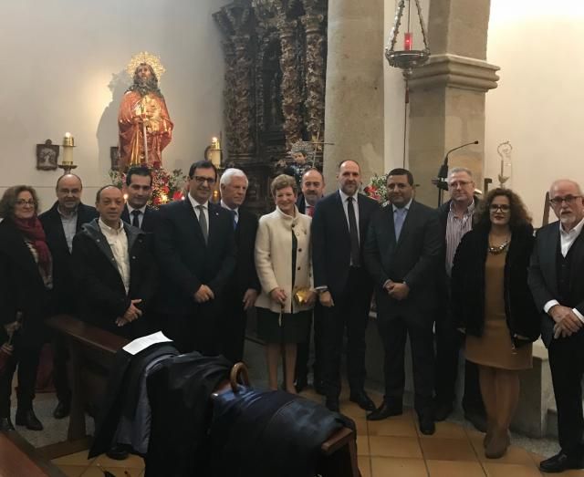 Foto de familia de las autoridades asistentes a Navalcán.