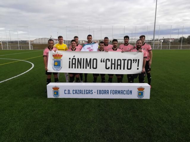 Formación inicial con dedicatoria a Chato, que por una lesión se pierde toda la temporada