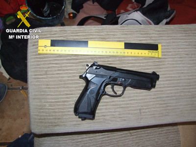 Detenido por atracar con una pistola simulada una gasolinera 