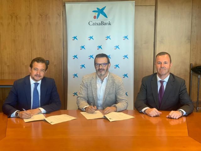 CaixaBank firma un acuerdo para colaborar con la UCLM en el cobro de matrículas