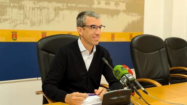 El PSOE 'seguirá presentando proyectos positivos a pesar de los votos en contra del Gobierno de PP y Vox”