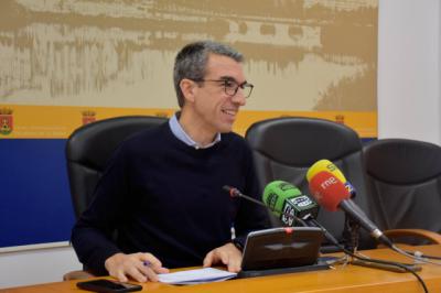 El PSOE denuncia que mientras el alcalde "se sube el sueldo", los presupuestos traen "recortes a la ciudadanía"