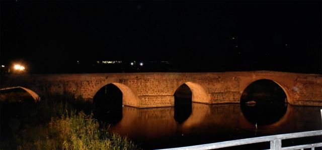 El Puente Romano de Talavera ya brilla por la noche