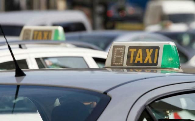 El Gobierno regional aborda con el sector del taxi diversos asuntos de interés